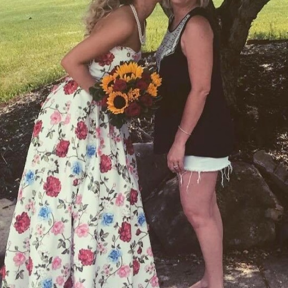 Sherri Hill Spring 2018 Prom Dress - Picture 7 of 7